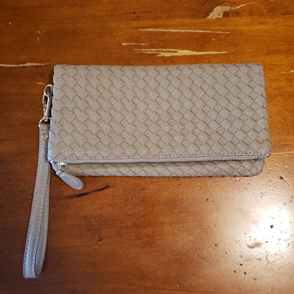 Womans woven clutch